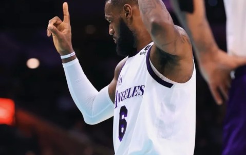 九游体育-穆古鲁扎回归赛场，败北首场状态亮眼，湖人观众沸腾！的简单介绍