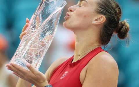 九游-包含阿扎伦卡在巴塞罗那比赛中大胜，挺进下一轮引发热议！的词条