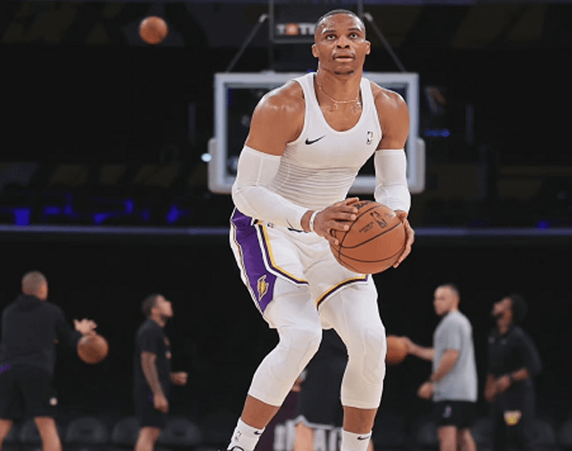 包含蒂姆在湖人比赛中关键助攻，绝杀引发热议！的词条